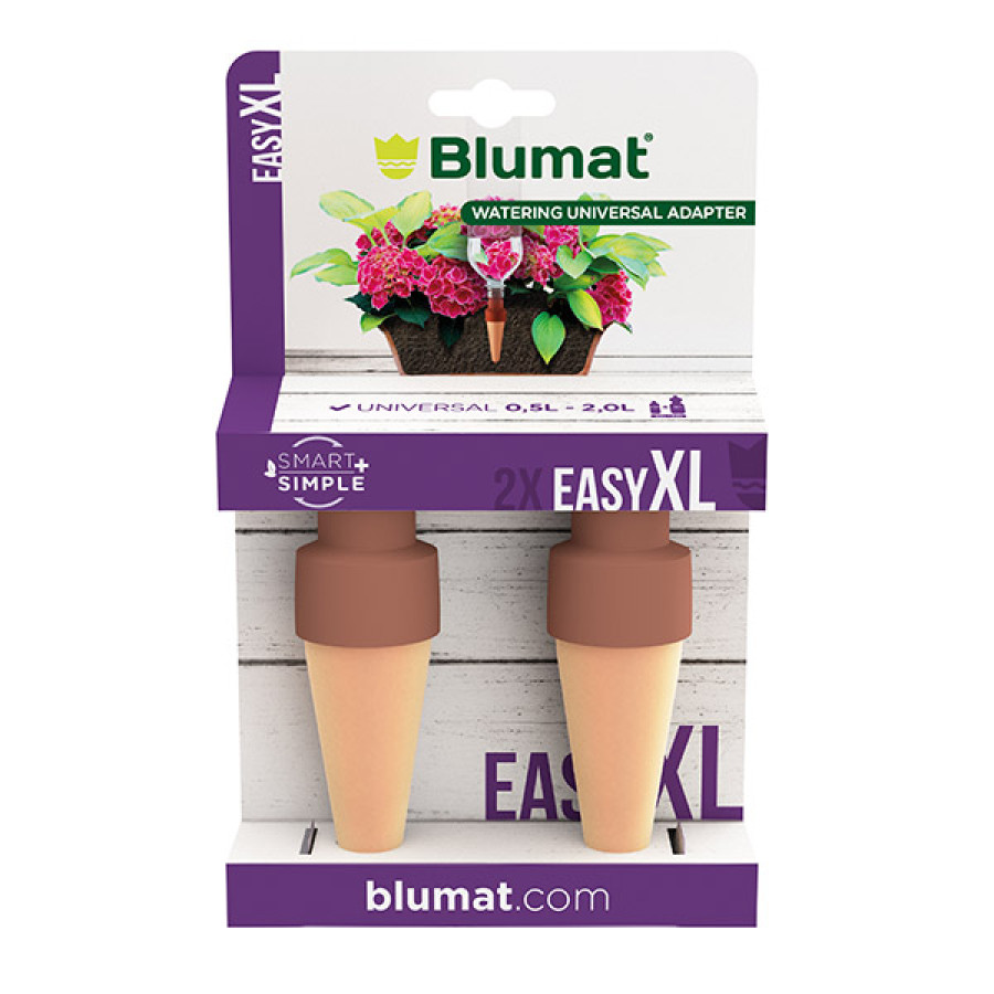 Blumat Easy XL instalado con botella de plástico en una planta