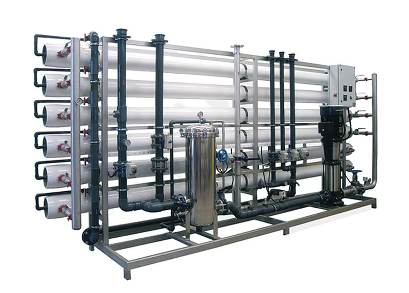 Detalle de bastidor, bombeo y membranas de la gama de ósmosis industrial Growmax Water GMP-S. Imagen genérica compartida por todas las capacidades; no corresponde a una configuración concreta.